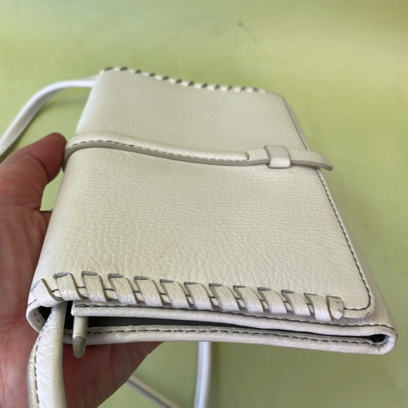 Light cream Fossil pebbled leather crossbody bag/clutch - Picture 12 of 15